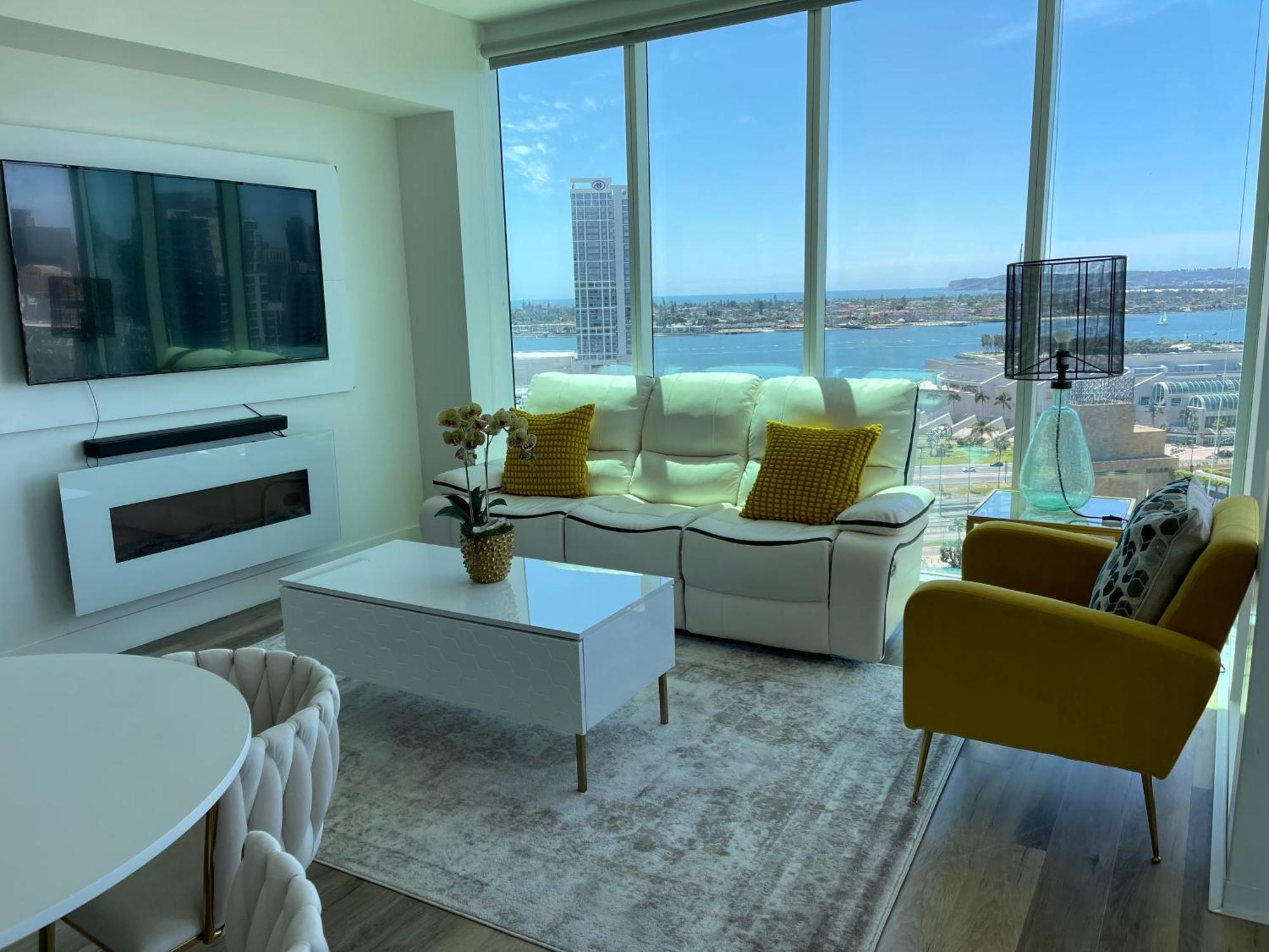 Newly Furnished Penthouse With The Breathtaking Views Of * San Diego
